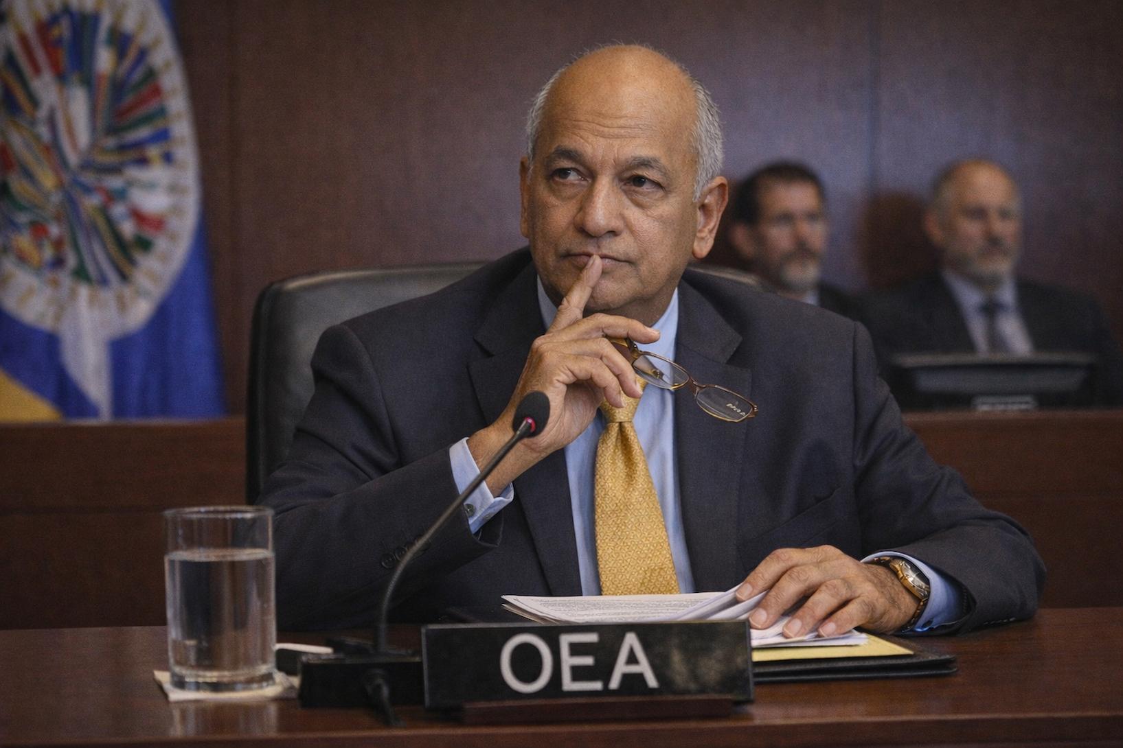 ¿Por qué Albert Ramdin considera “inaceptable” la conducta de Maduro, pero no la condena ni actúa?