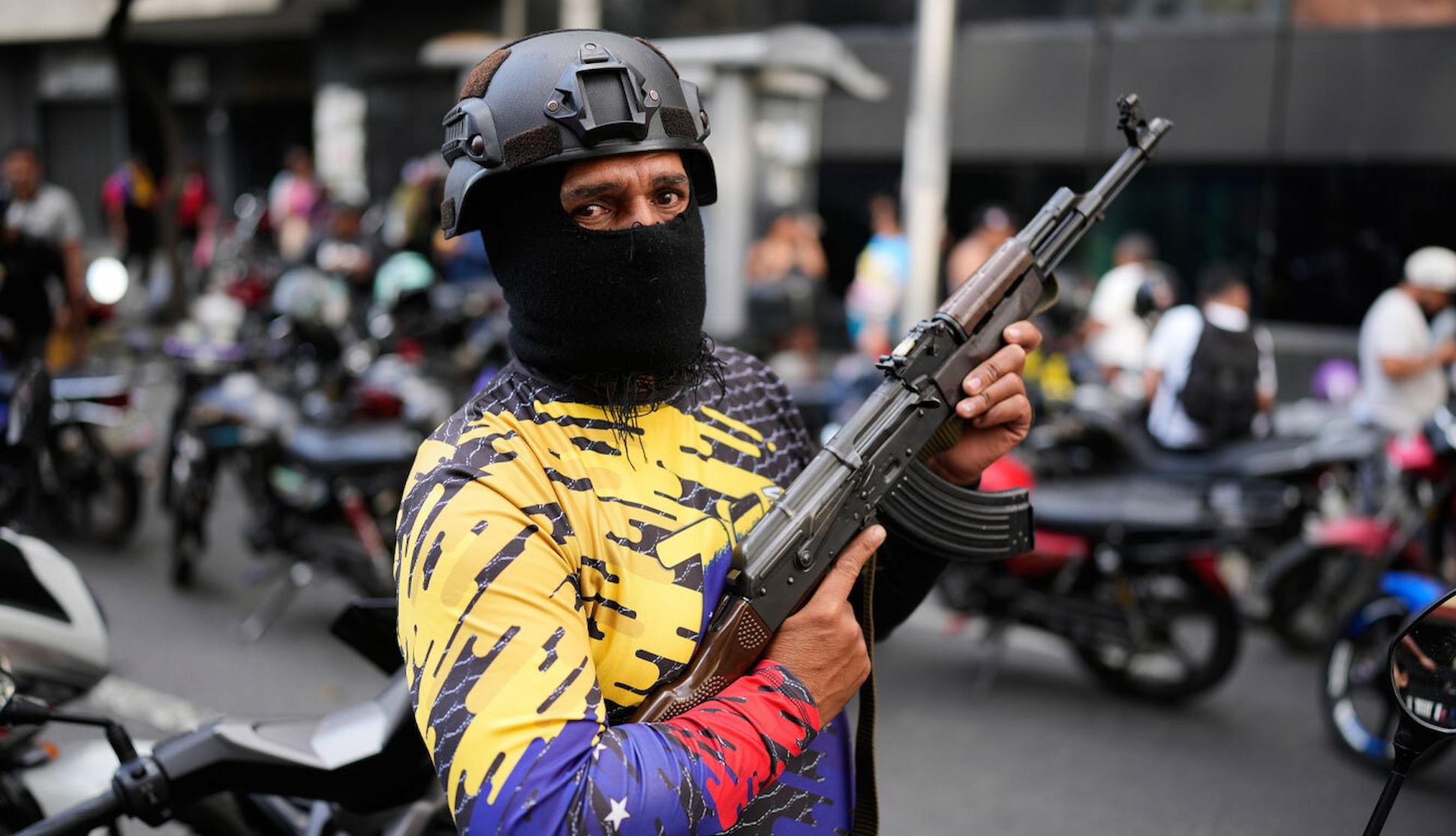 El régimen sin cabeza que no cae