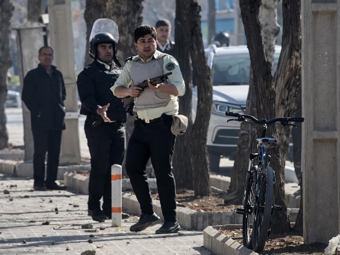 Irán: la calle resiste, las mujeres lideran y el régimen reprime