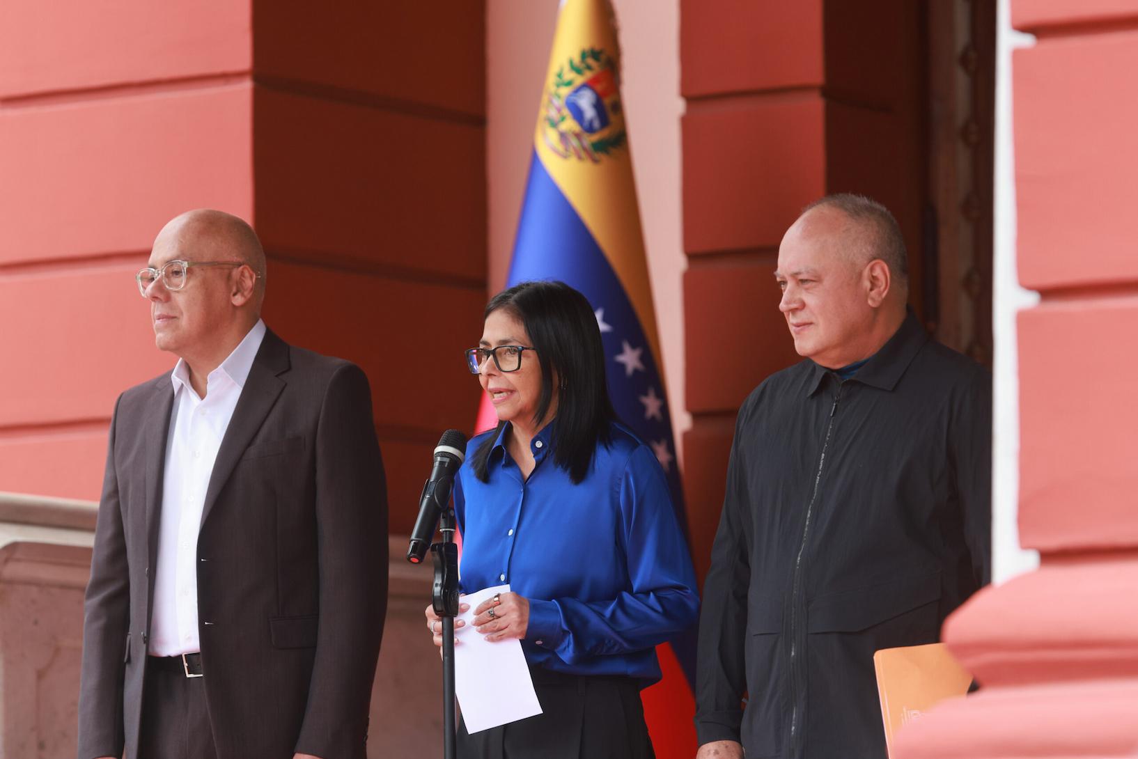 Venezuela: repliegue del chavismo y simulación de la transición