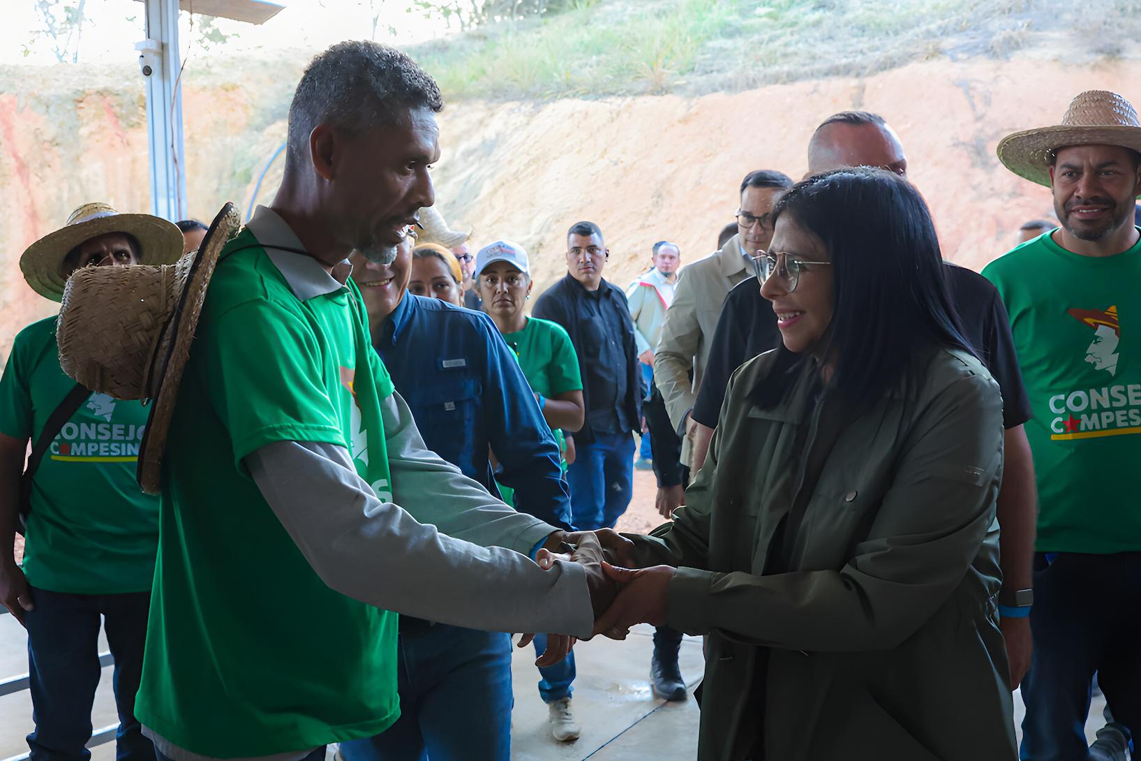 Transición tutelada y resistencia chavista